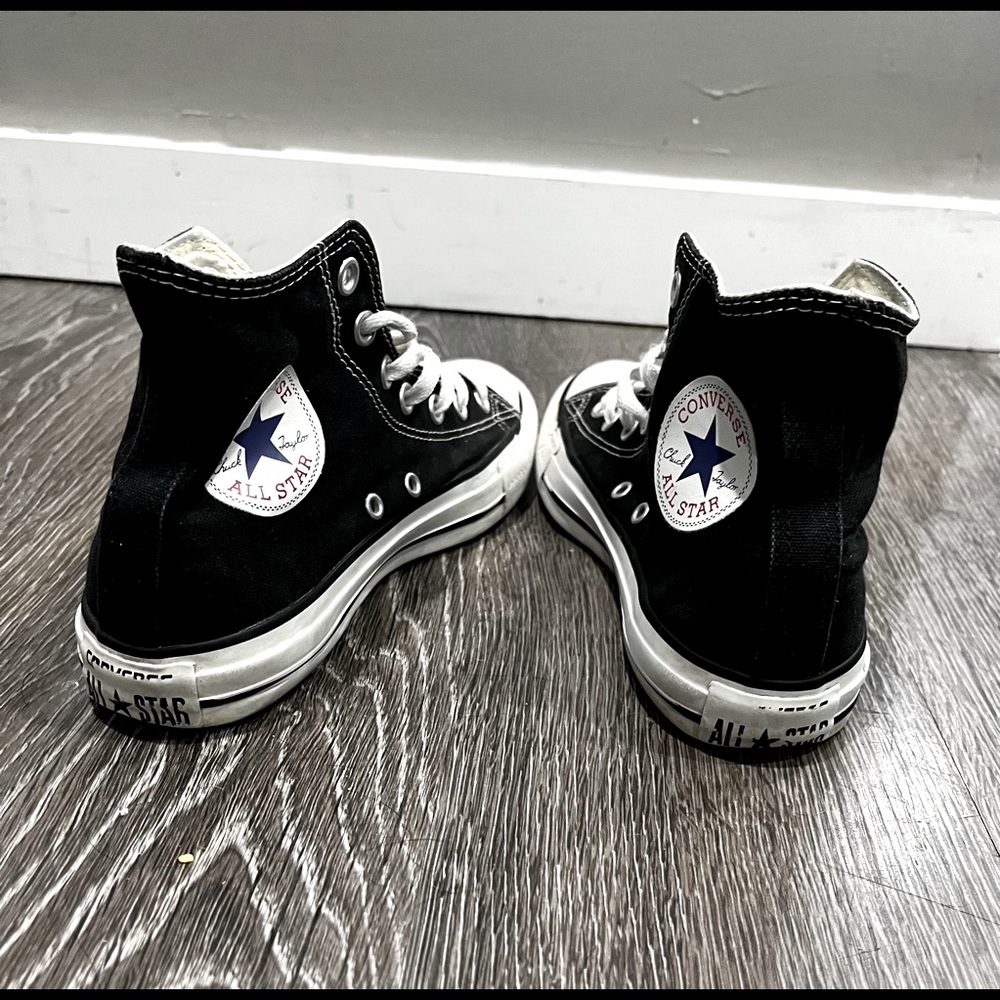 Converse all stars chuck taylors!
